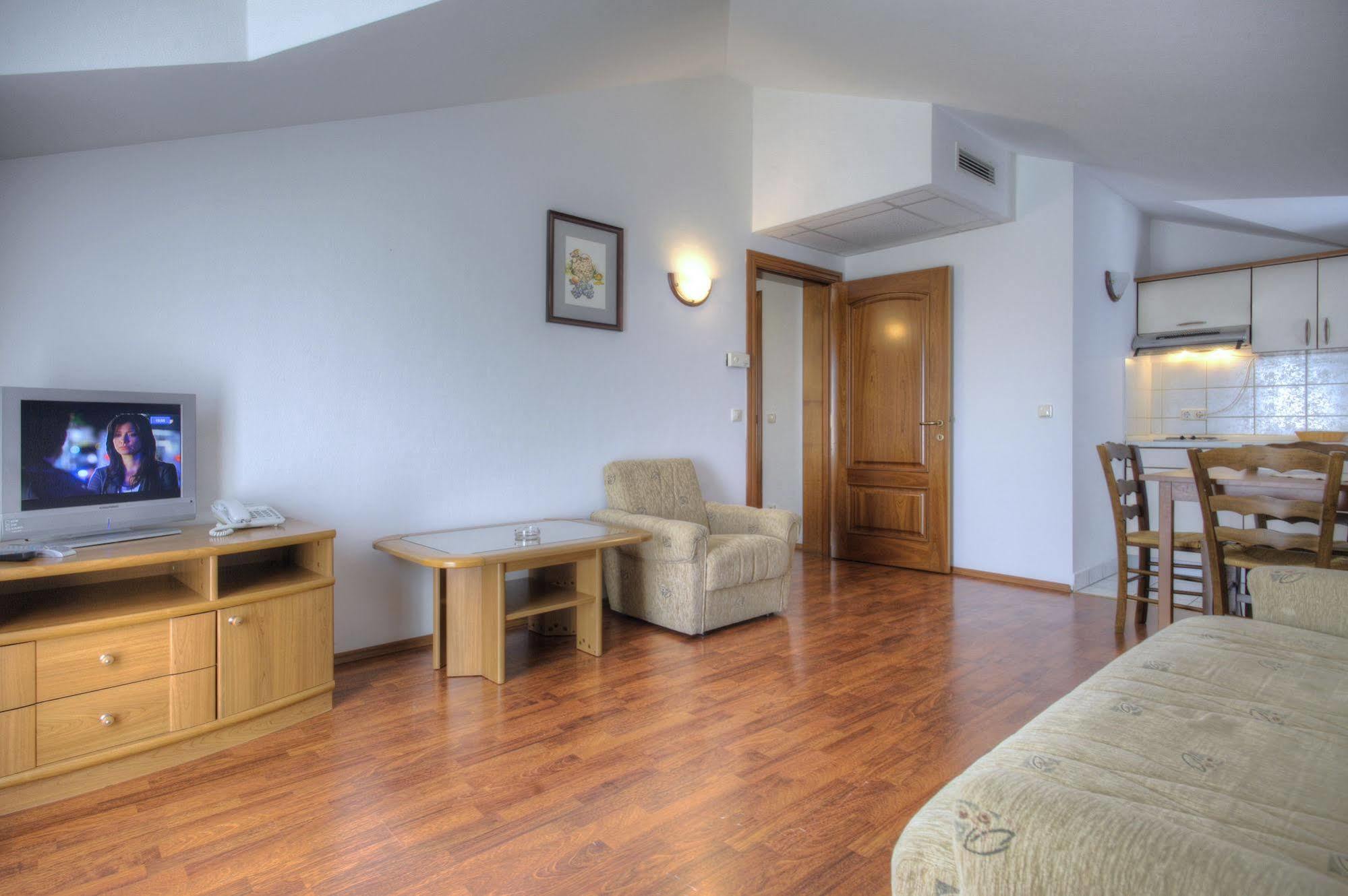 זאטון Aparthotel Zaton מראה חיצוני תמונה